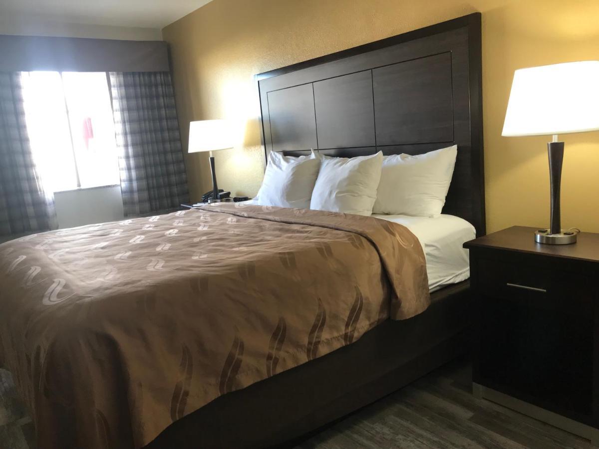 Quality Inn & Suites Near Downtown Mesa Luaran gambar