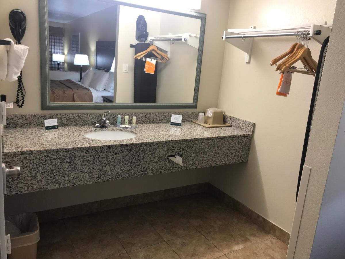Quality Inn & Suites Near Downtown Mesa Luaran gambar