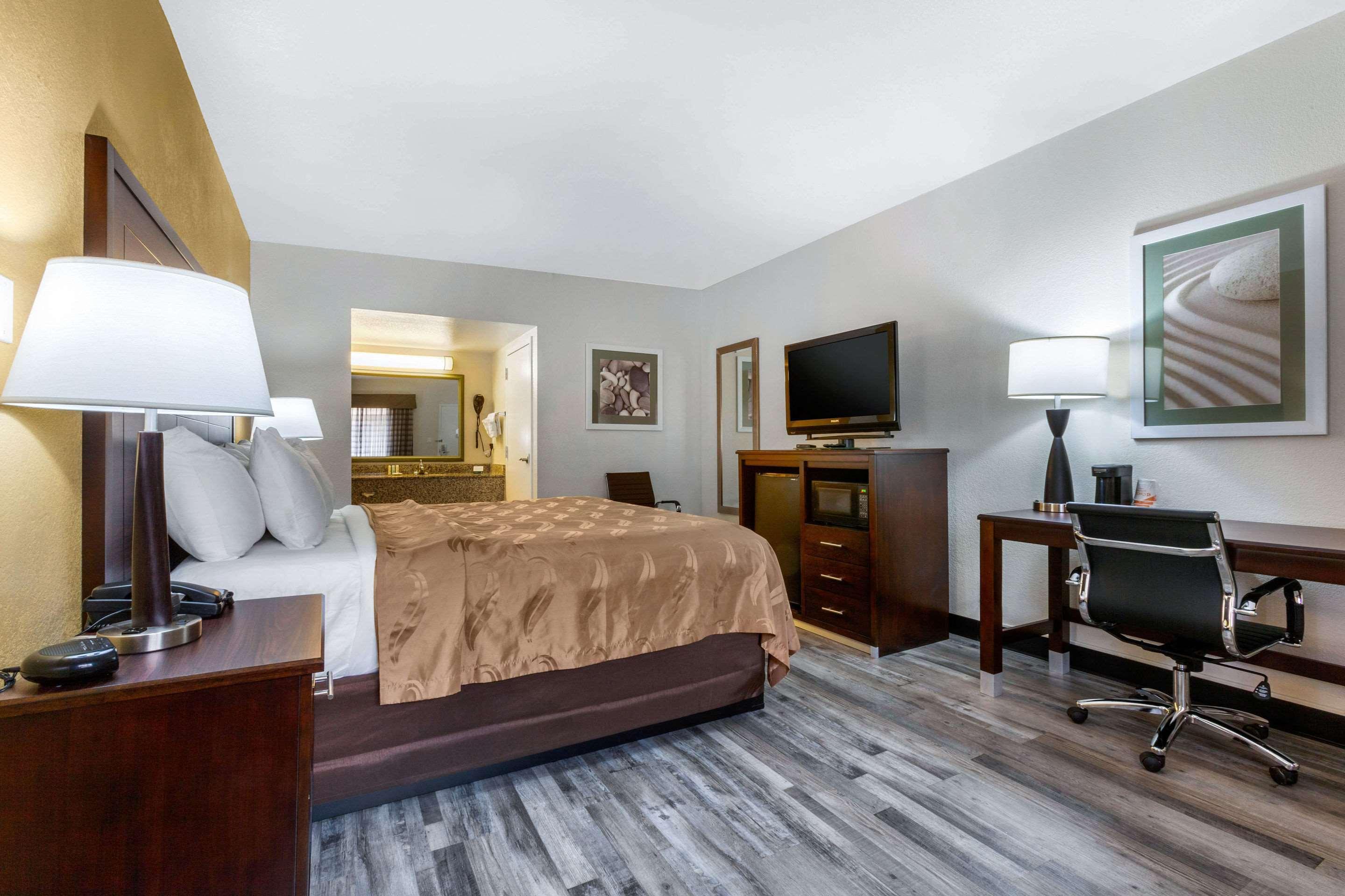 Quality Inn & Suites Near Downtown Mesa Luaran gambar