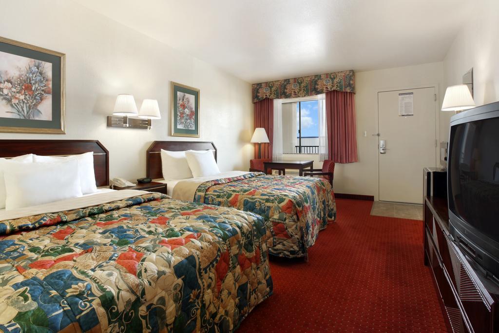 Quality Inn & Suites Near Downtown Mesa Luaran gambar