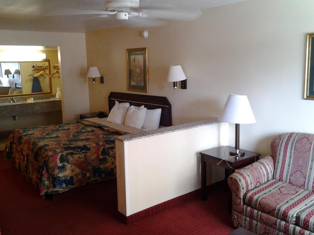 Quality Inn & Suites Near Downtown Mesa Luaran gambar