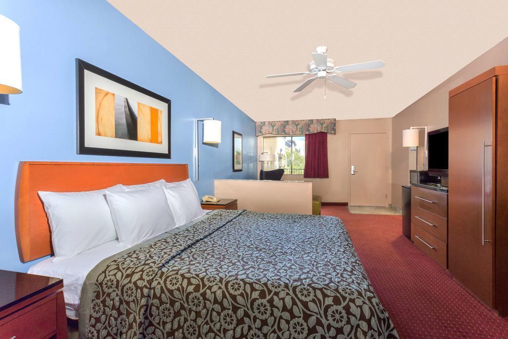 Quality Inn & Suites Near Downtown Mesa Luaran gambar