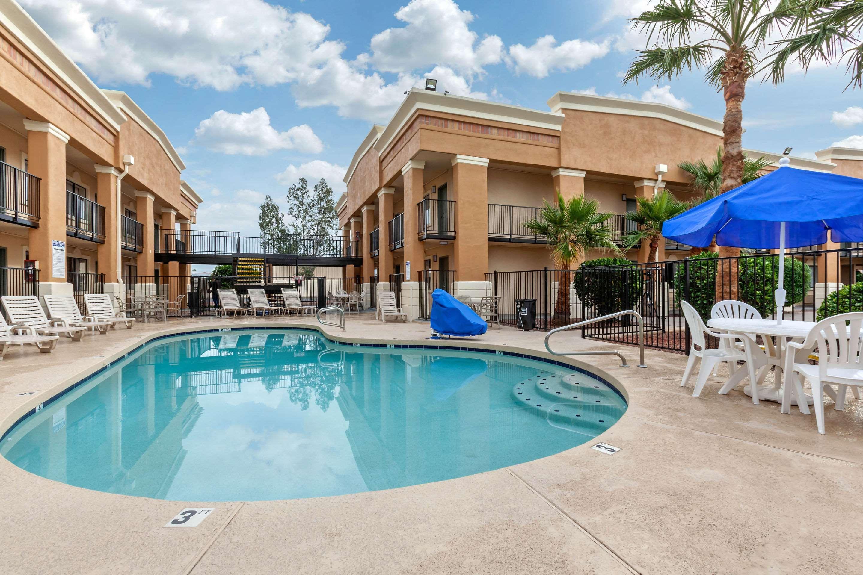 Quality Inn & Suites Near Downtown Mesa Luaran gambar