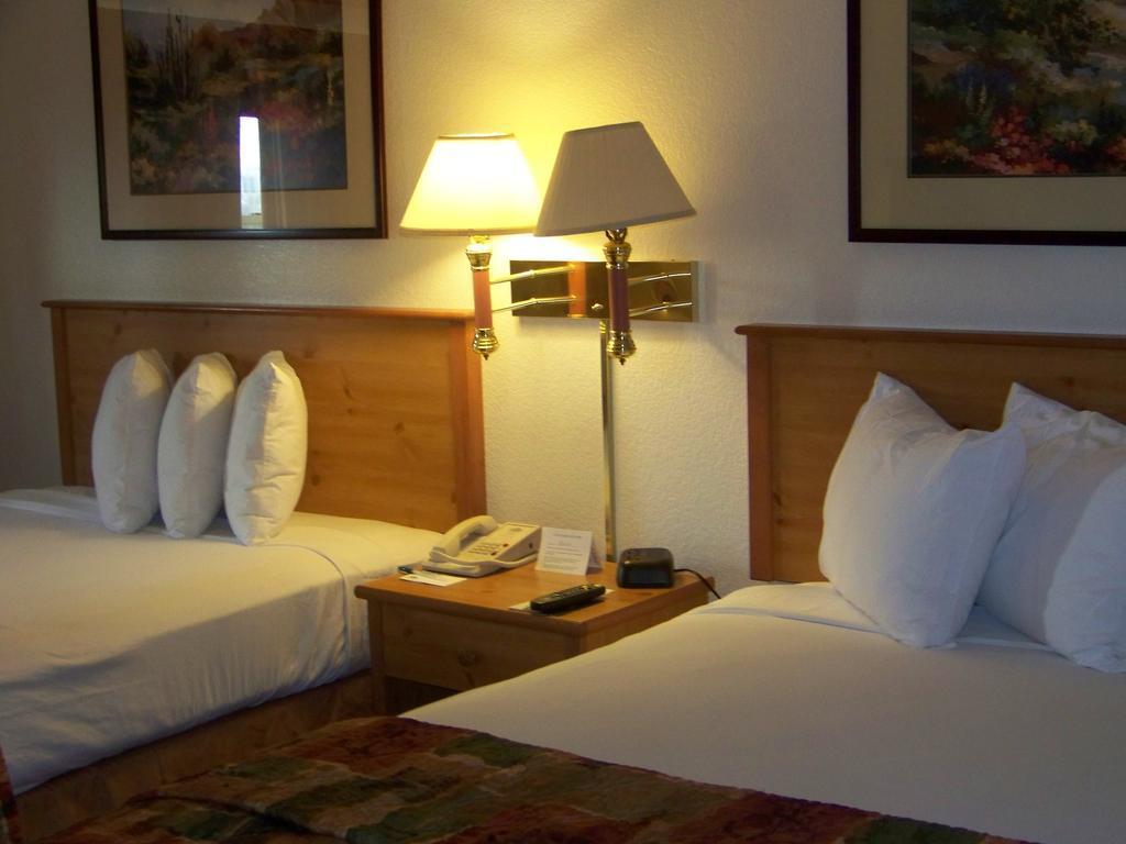Quality Inn & Suites Near Downtown Mesa Luaran gambar