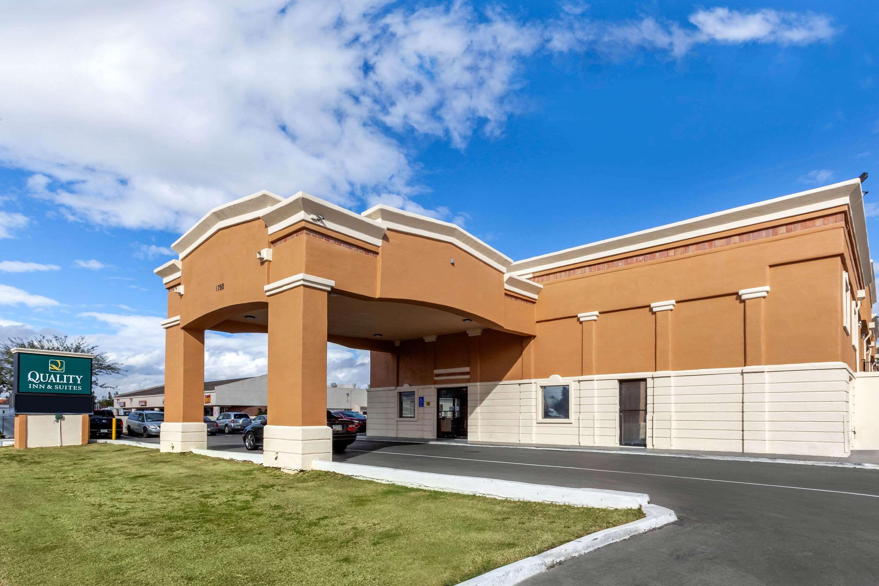 Quality Inn & Suites Near Downtown Mesa Luaran gambar